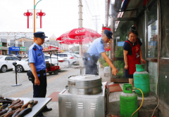 冰城多警联动让早夜市平安感满溢