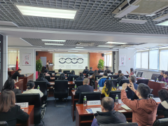 <strong>2025-11-24</strong>